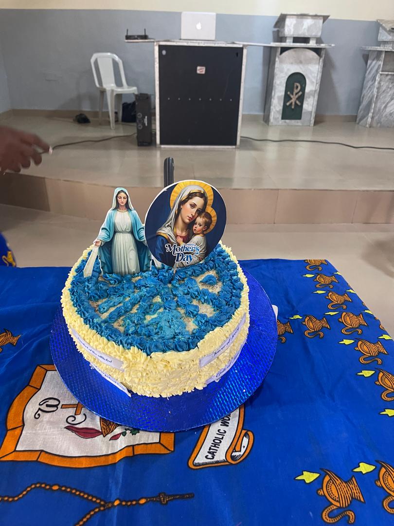 Mother's Day cake with Marian imagery