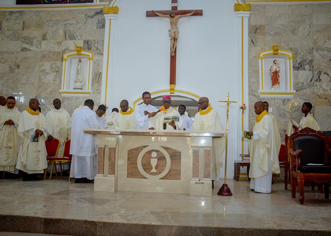 Dedication Mass at the altar